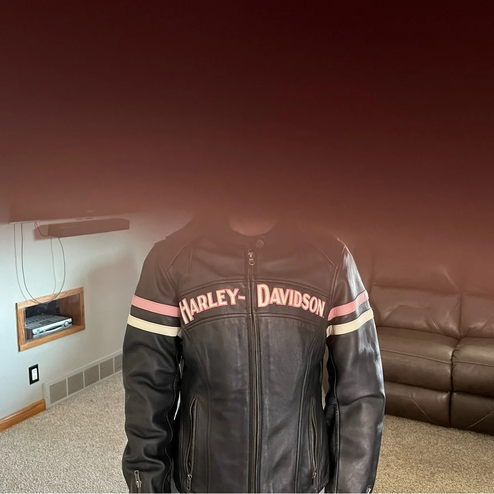 Harley Davidson Leather Jacket. Like new condition. Zip out lining. - Picture 4 of 4